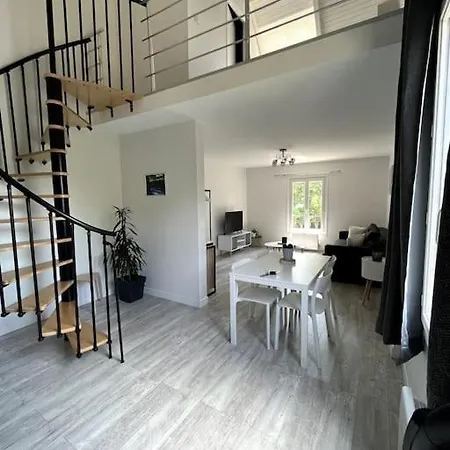 Maison Des Artistes De *